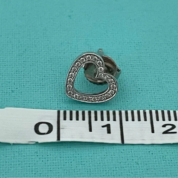 ❌SOLD❌Tiffany white gold diamond metro heart earrings - Picture 8 of 10